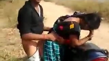 desi bitch having quickie by the road while friend