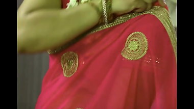 DESI WEARING SAREE VERY VERY HOOOOT