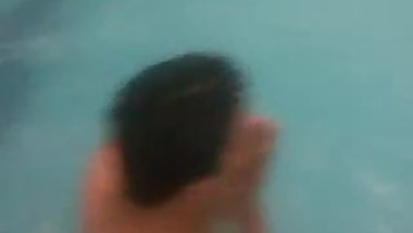 Desi girl enjoyed by her colleagues in pool.
