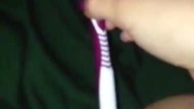 Desi girl pussy fuck with toothbrush