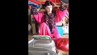 desi girl showing