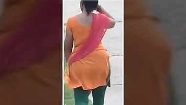 Desi ass shaking