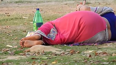 desi hot aunty in park