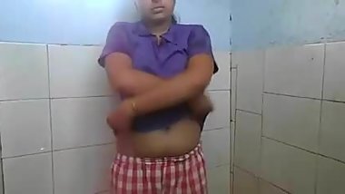 Young desi masturbate in bath room