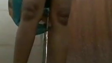Desi Aunty Hot Pissing