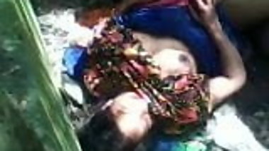 Quick fuck of a bangladesi whore by 2 guys