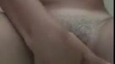 Indian Desi Cute girl Flashing and Fingering