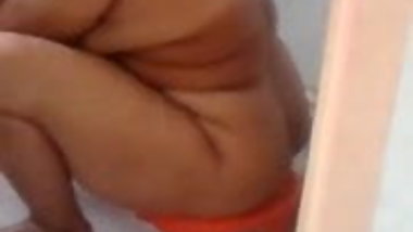 Bangla Desi Aunty Shameless flashing Bathroom