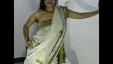 Desi Bhabhi in Saree Hot Camera Show