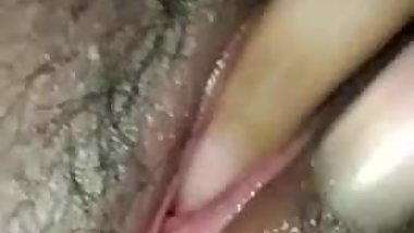 Bangla desi muslim slut fingering pussy