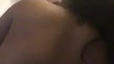 Une bonne sucette par une mauricienne desi