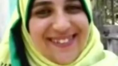 Desi neighbour Lusty aunty park sucking cock cheating