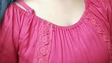 Desi bhabi exposing her big boobs