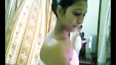 Desi college girl showing her boobs