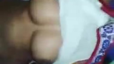 desi girl showing figurw