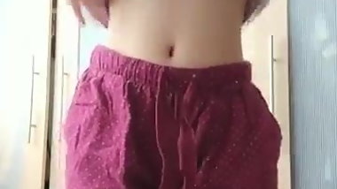 Hot pakistani girl show her body desi pakistani girls