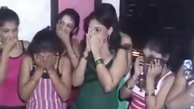 LIVE : Indian College Girls Caught in Police Raid at Sex Parlor in Delhi