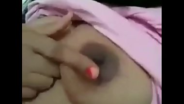 Desi girl sharing tits