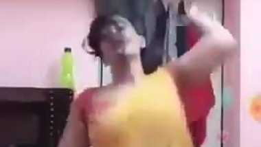 Indian Desi bhabhi seductive dance
