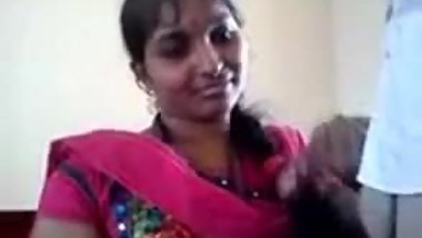 Amateur Desi MILF in pink sari posing on camera.mp4