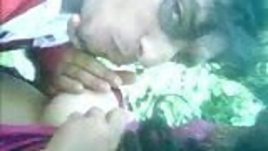 DESI  GIRL  BOOBS SUCK LEAKED