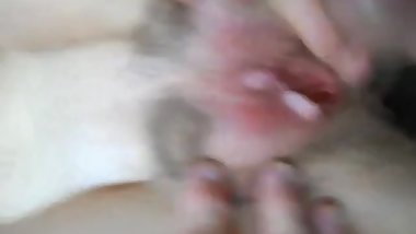 ladki ki chut par pani nikala