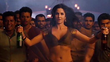 Desi Katrina shaking boobs