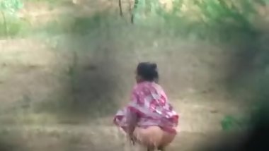 desi aunty hidden piss