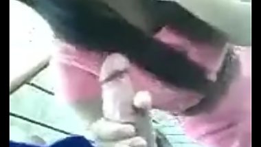 Desi muslim bhaiyya ne zabardasti bahen se Lund chusvaya outdoor