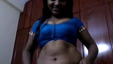 Andhra Aunty Blowjob and Saree Strip