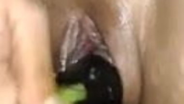 Desi MILF Bhabhi Mastrubating With Brinjal  & Squirting