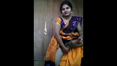 INDIAN BEAUTIFUL BHABHI INSERTING Cucumber IN HER PUSSY