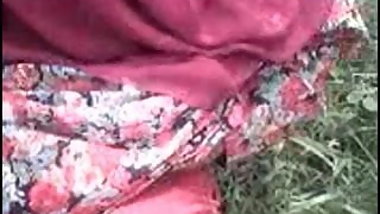 desi girl shows her tits and pussy in forest
