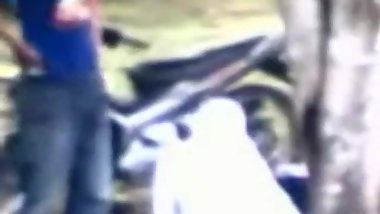Hijabi Girl Quikie with BF in park