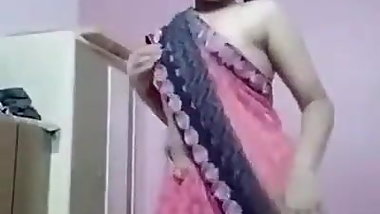 Desi Schoolgirl Playing on Cam