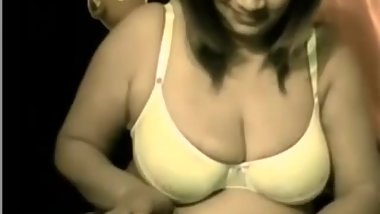 indian Bhabhi self shut in Bedroom www.rekhamalik.co.in