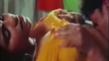 Vayasukochindi Romantic Scenes