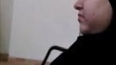 Bangla Desi fat Hijab girl Shamiya pressing dick of friend