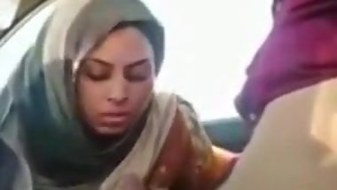 Desi milf Bhabhi cheating young driver Lund chus chudayi