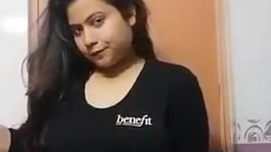 Desi Girl showing big boob and fingering