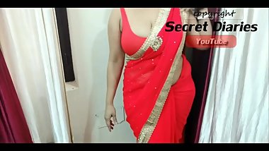 DesiMilf with Deep Cleavage teaching to wear Saree!!