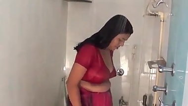Desi B-Grade Softcore Aunty Boob Show