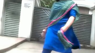 Desi Bhabi huge ass Walking Show