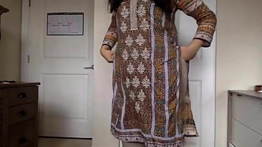 desi girl Stripping her Salwar Kameez to Nude and Teasing us