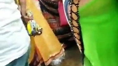 Kya mast pet or kamar dikha rahi hai desi bhabhi saree me