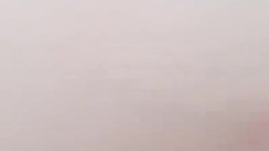 Cute_iranian_girl_gets_fucked_in_car