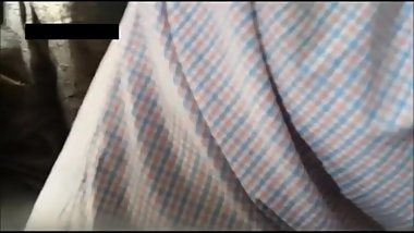 Indian desi wife shows deep saree cleavage in indian train lovely tight ski