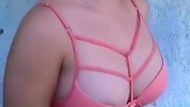 desi gilr alone