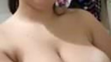 Desi smooth very big milky boobs massage selfie strip bra