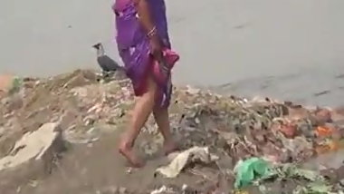 Bengali desi aunty washing mature ass in Public